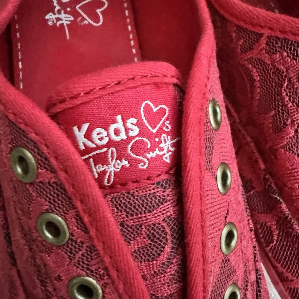 Taylor Swift x Keds Red Lace Slip On Sneakers With Guitar Pick Charm RARE W8.5 - Picture 7 of 9